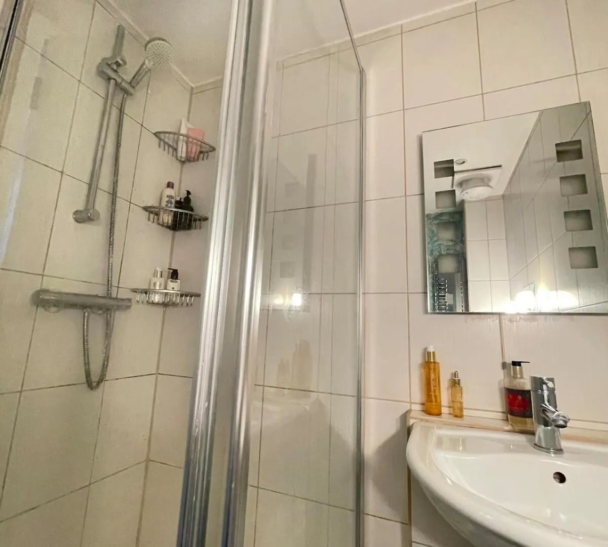 Chic 1Bd Flat - 10 Minutes To Victoria Park! Apartment London